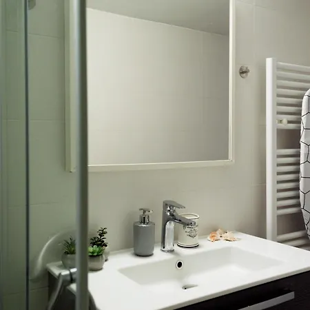Urban Nights Apartment *